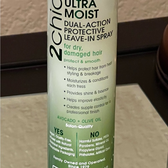 New: Giovanni 2 Chic Ultra Moist dual action protection leave in spray 4 fl oz. - Picture 3 of 13
